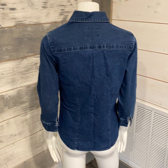 Denim button down shirt in excellent condition! - Picture 2 of 5